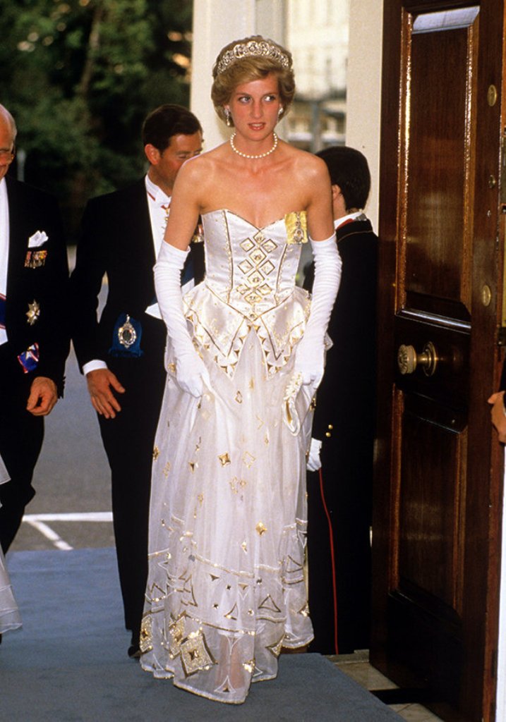 أغلى فساااااتين في العااااااااالم Princess-Diana-Emanuel-dress-1986-July
