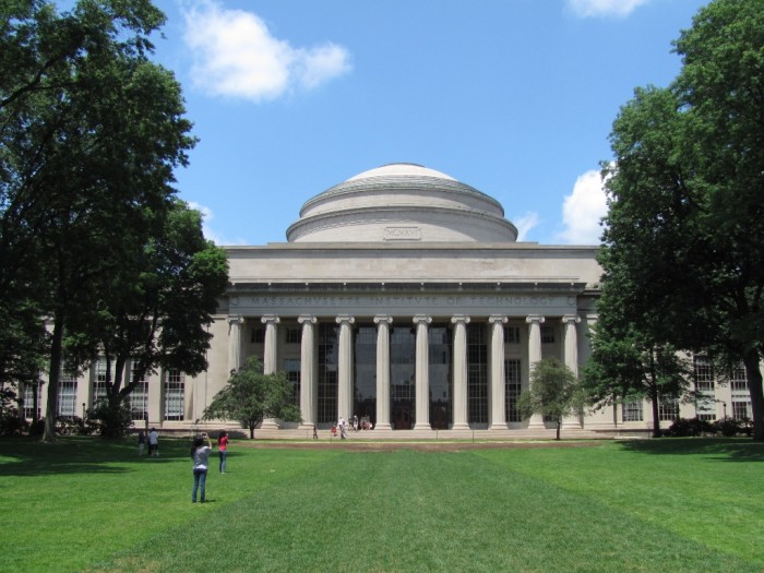 MIT_Building_10_and_the_Great_Dome,_Cambridge_MA