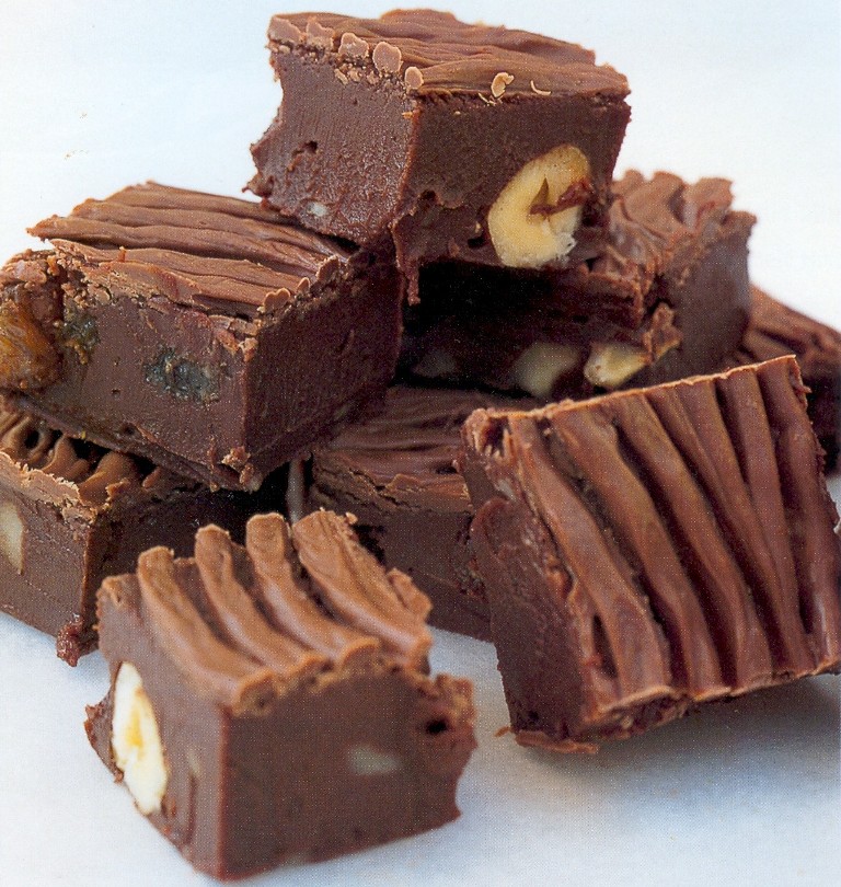 chocolate-fudge-w-roasted-nuts-n-raisins200810281