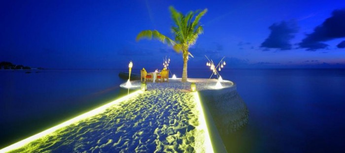 jumeirah-vittaveli-romantic-dinner-hero
