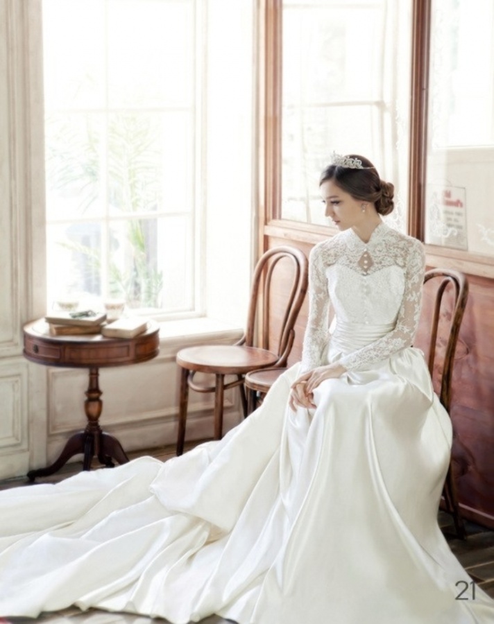 Modest Lace Wedding Dress Online 2012 with Long Sleeve