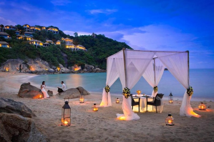 Romantic_Dinner_Beach_Lanterns_Canopy_f