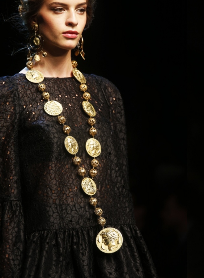 Spring-Summer-2014-accessories-trends-from-Dolce-and-Gabbana-collection-coins-necklace