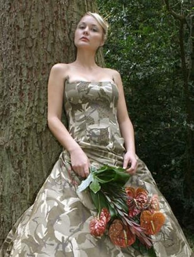 Unique-Camo-Wedding-Dresses-with-green-dominant-color-1