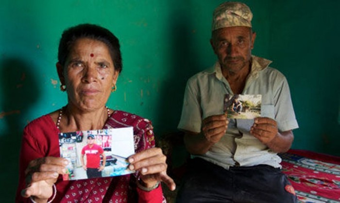 grieving_parents_Nepal_007