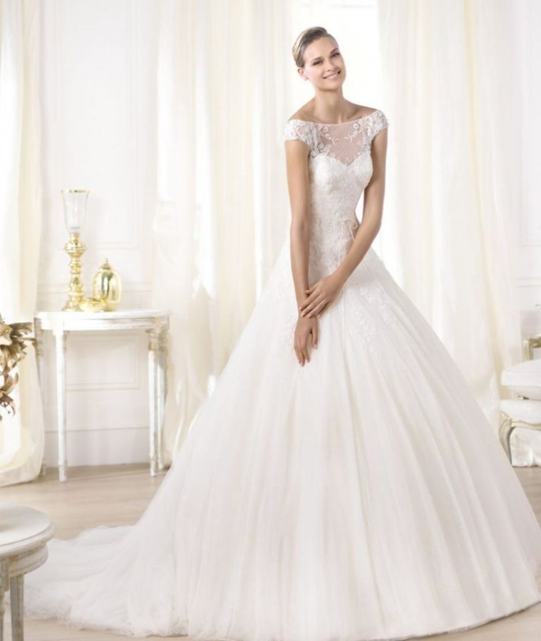 pronovias-wedding-dress-pre-2014-glamour-bridal-collection-leonela__full