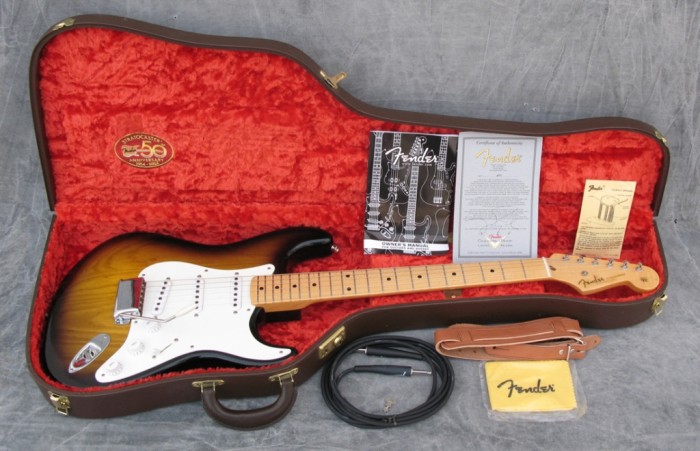 2004_Fender_Stratocaster_'54_Reissue_4621_case1