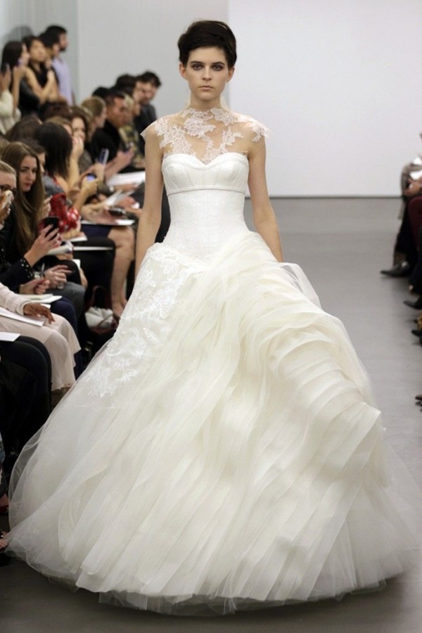 Famous Wedding Dress Designers 8