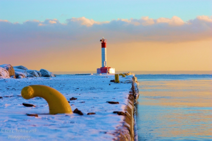Oakville-Lighthouse-Pier-Sunset-in-the-Winter