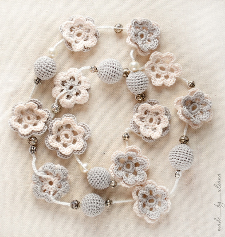 crochet-necklace-in-flower-style