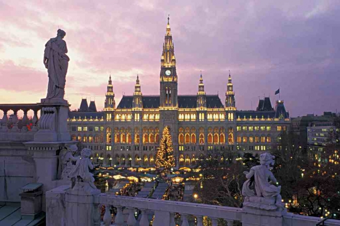 Austria-Vienna-Christmas-Markets-at-night-SML