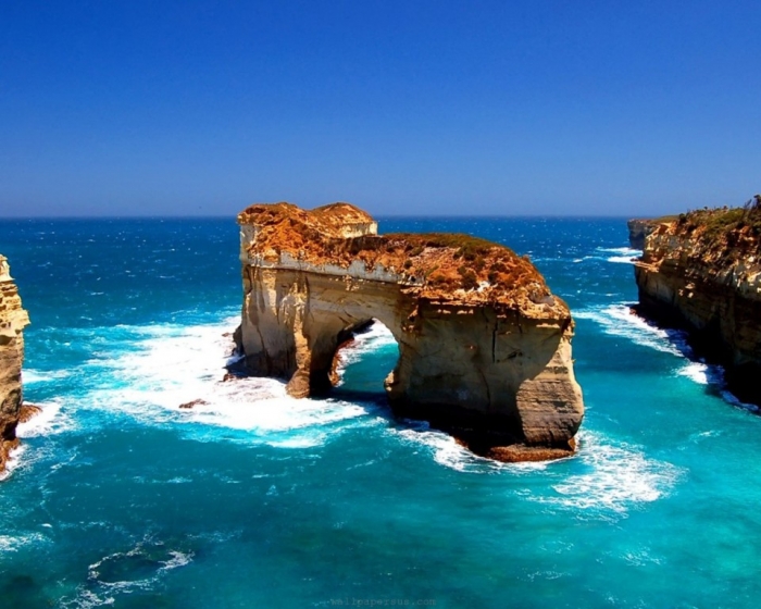 Australia island-archway-great-ocean-road-victoria-australia-1024x1280
