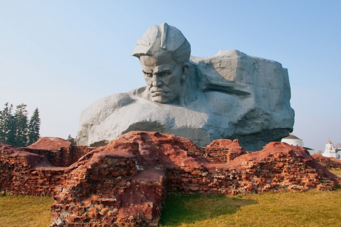 Belarus monument-to-the-warrior-on-the-battle-flag-background-in-brest-belarus-1600x1066