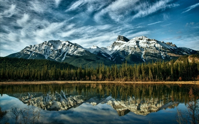 canada-alberta-nature-landscape-lake-snow-capped-mountains-reflection-sky-clouds-2560x1600