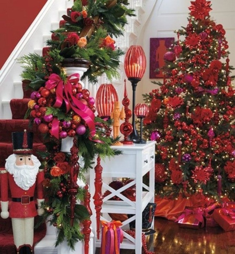 decorating-christmas-tree-red-and-gold__