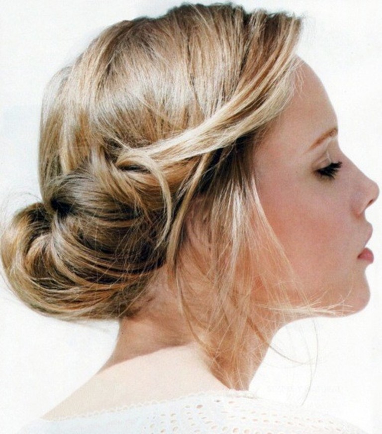 Low-Bun-Hairstyle-for-Holidays