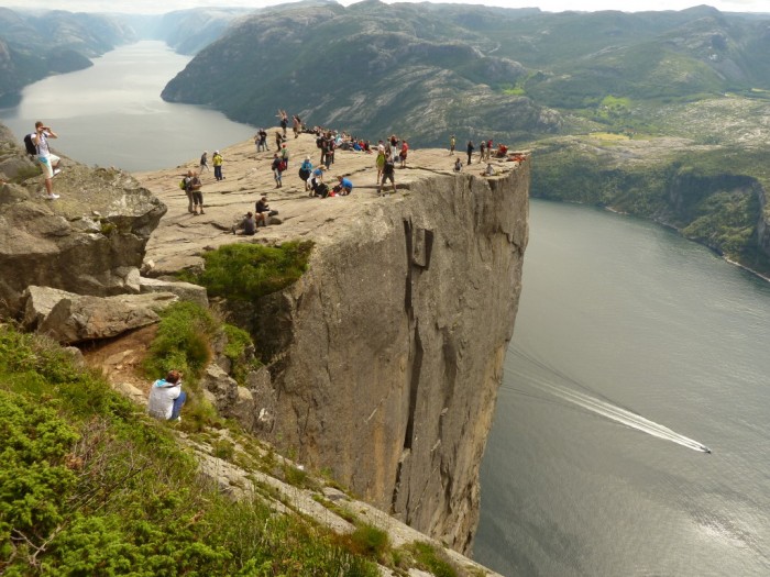 Norway The-best-choice-for-extreme-tourism-Cliff-Base-Jumping-Norway-4-1024x768