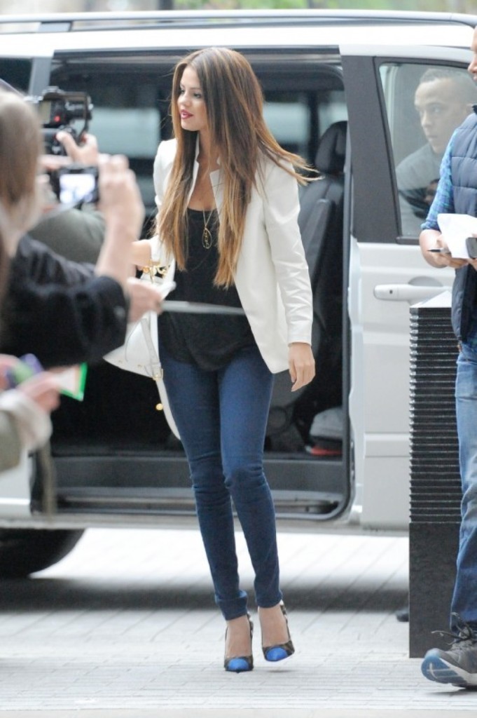 Selena-Gomez-Style-Fashion-and-Lookbook-13