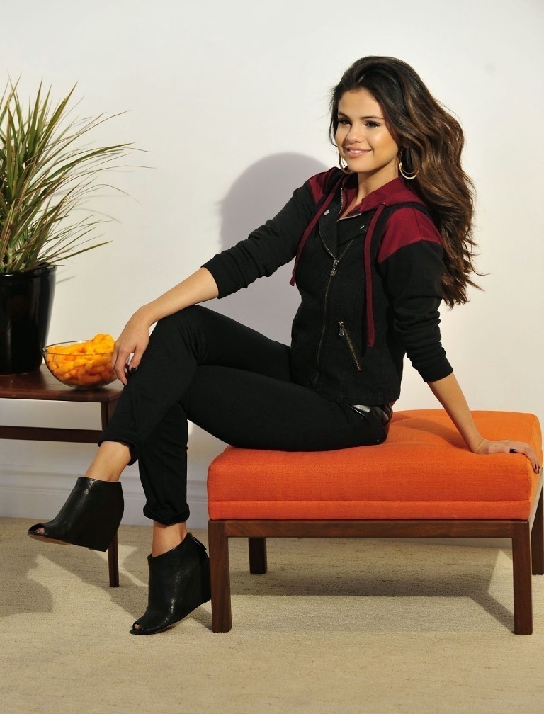 selena-gomez-photoshoot-for-dream-out-loud-fall-campaign-2014-12