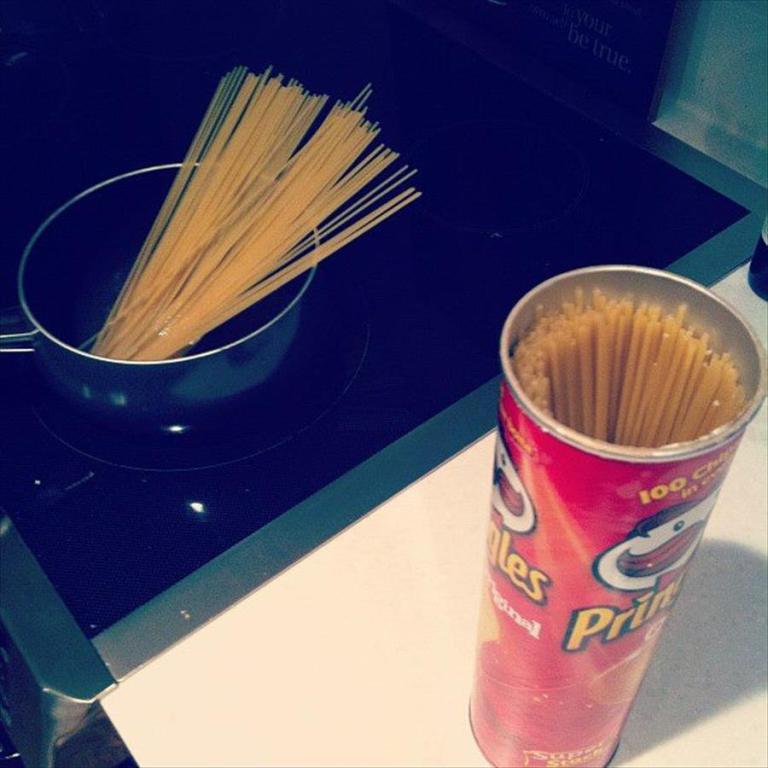 Keep your spaghetti fresh through storing it into a Pringles’ can as it is the most suitable size for this purpose 