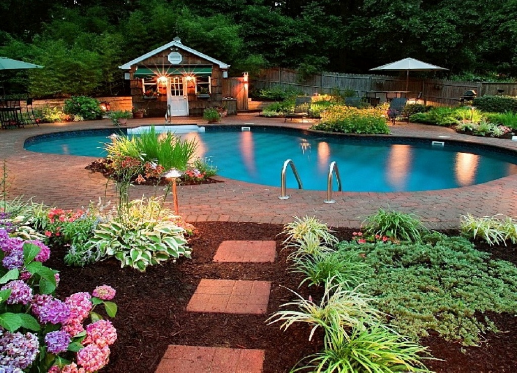 Backyard-Design-Ideas-on-a-Budget-With-Swimming-Pool