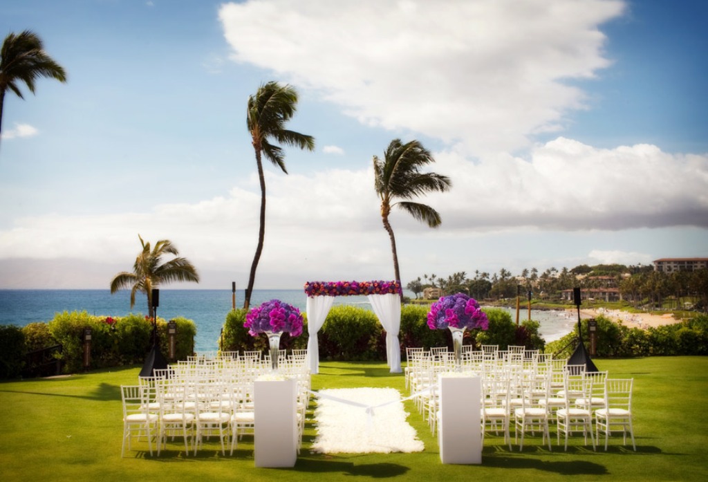 Four-Seasons-Maui-Wailea-wedding-florist-ceremony