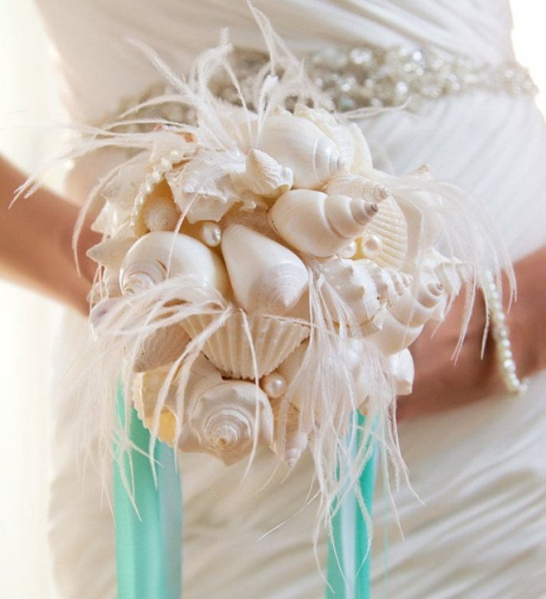 seashell-bouquet-feathers