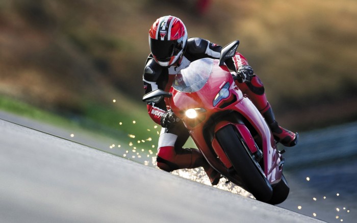 Motorcycle-racing-photos-3