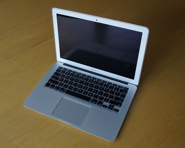292390-apple-macbook-air-13-inch-mid-2012-angle
