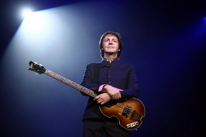 Paul_McCartney_black_and_white_2010