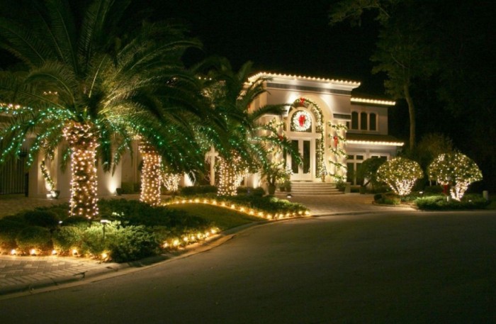 outdoor-christmas-light-decorating-ideas-543b748e31e5a