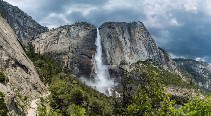 1024px-Yosemite_Falls_from_trail,_Yosemite_NP,_CA,_US_-_Diliff