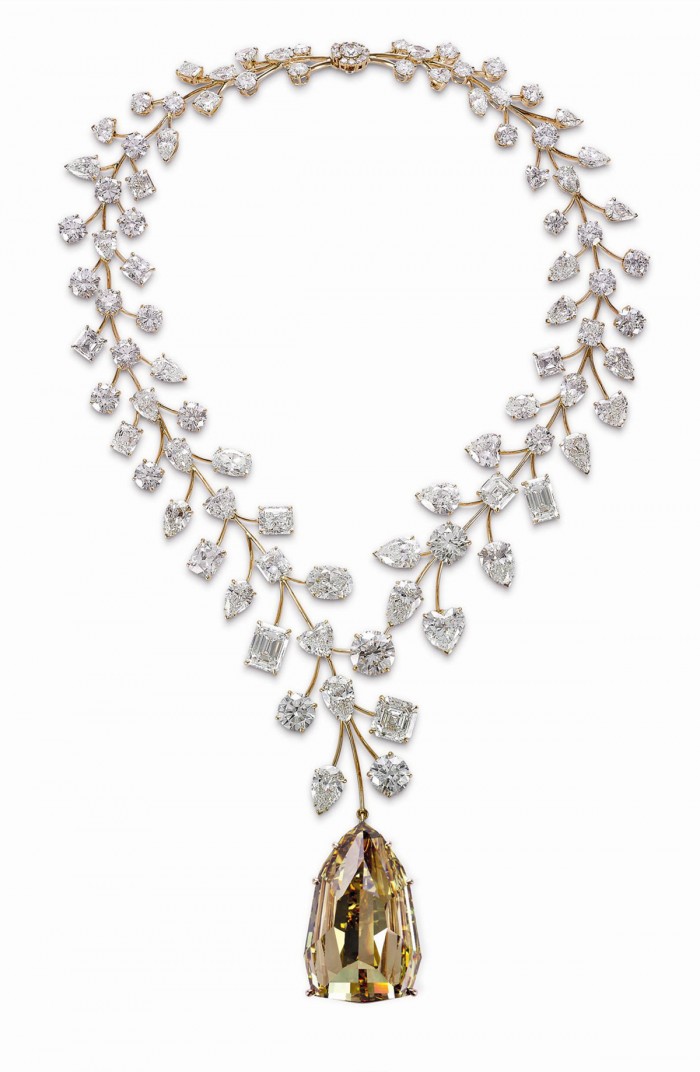 Mouawad-L’Incomparable-Diamond-Necklace-4