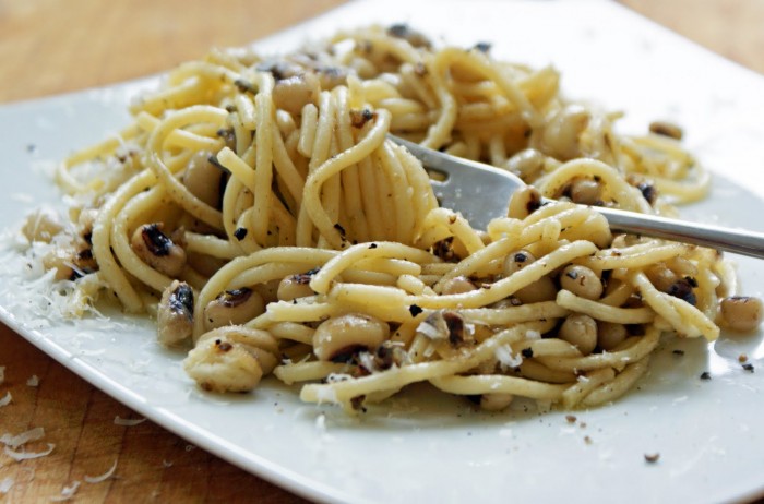 Spaghetti-Cacio-e-Pepe-Cucina-Romana