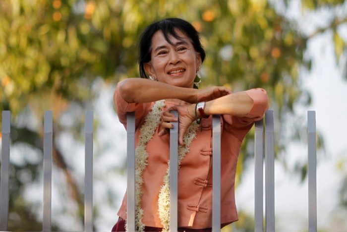 top 10 most influential & greatest leaders Aung San Suu Kyi-005