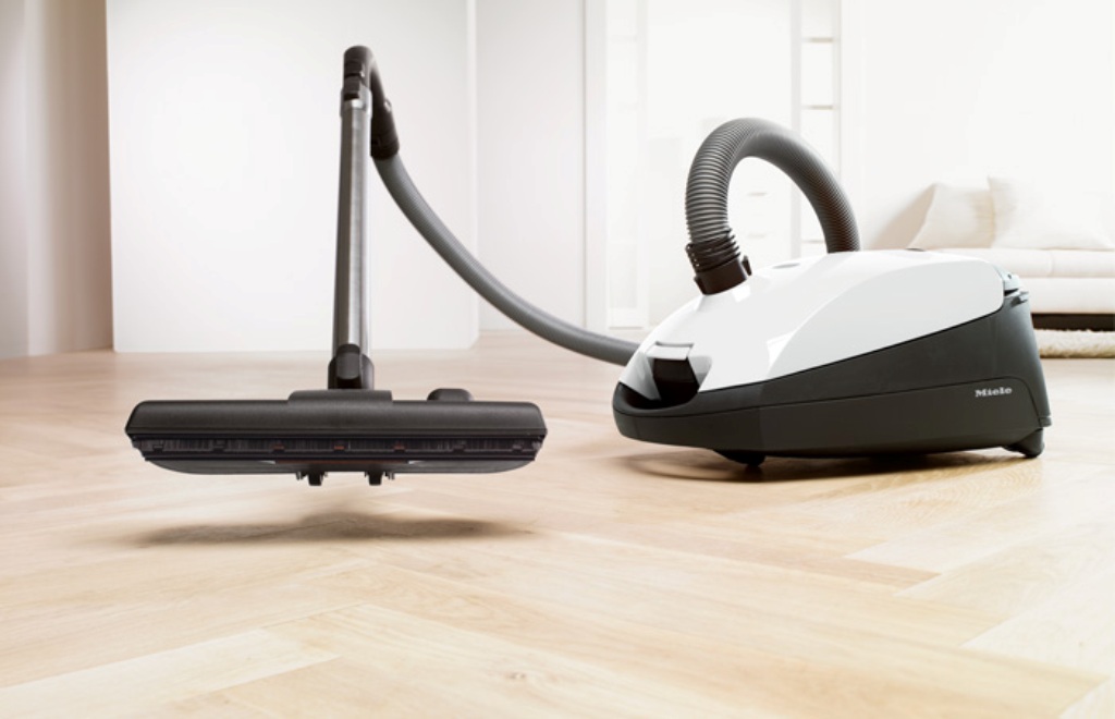 Miele S2121 Olympus Canister Vacuum Cleaner.