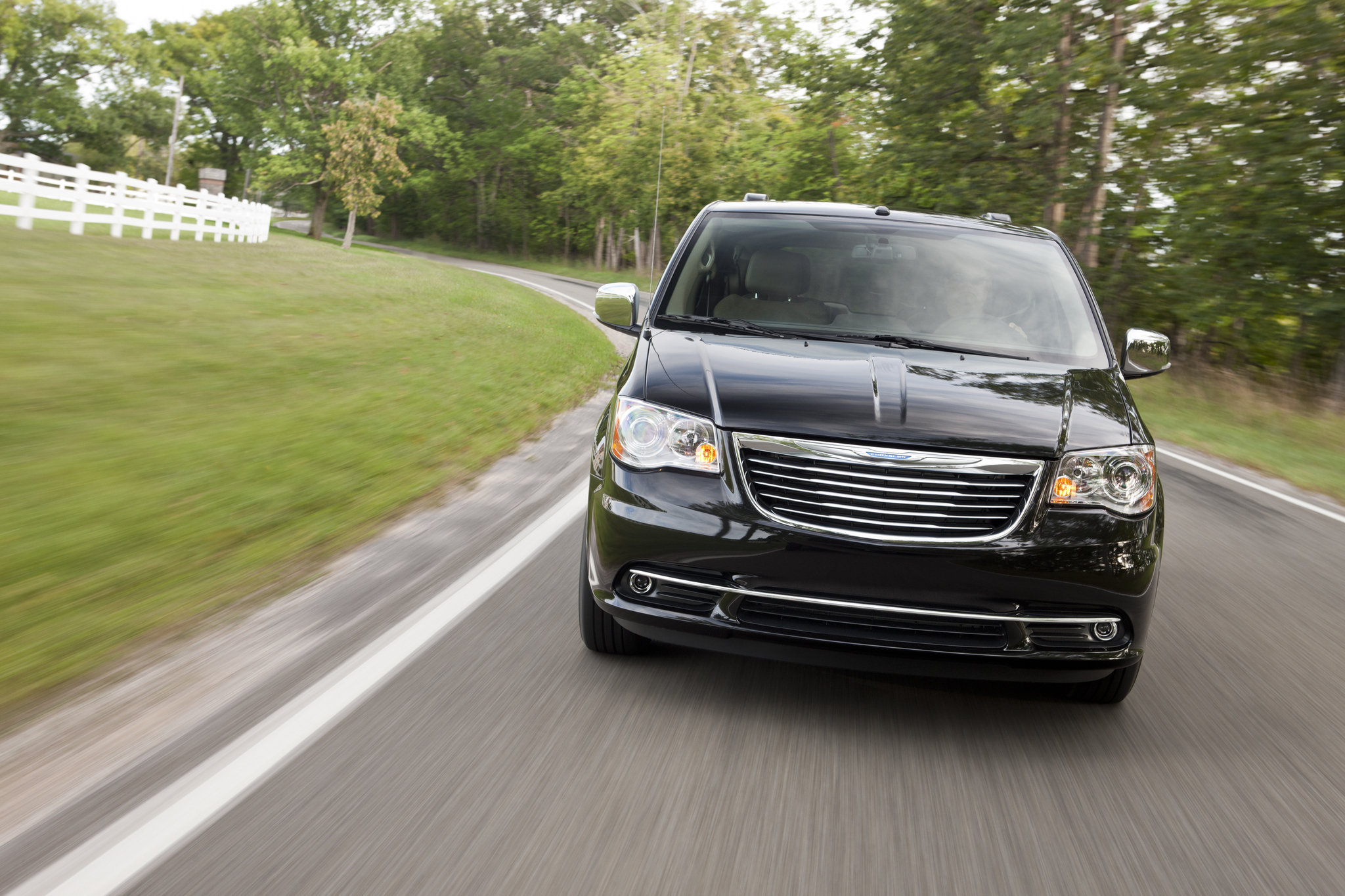 2012-chrysler-town-and-countryjpg-52ce62a05cfef6a9