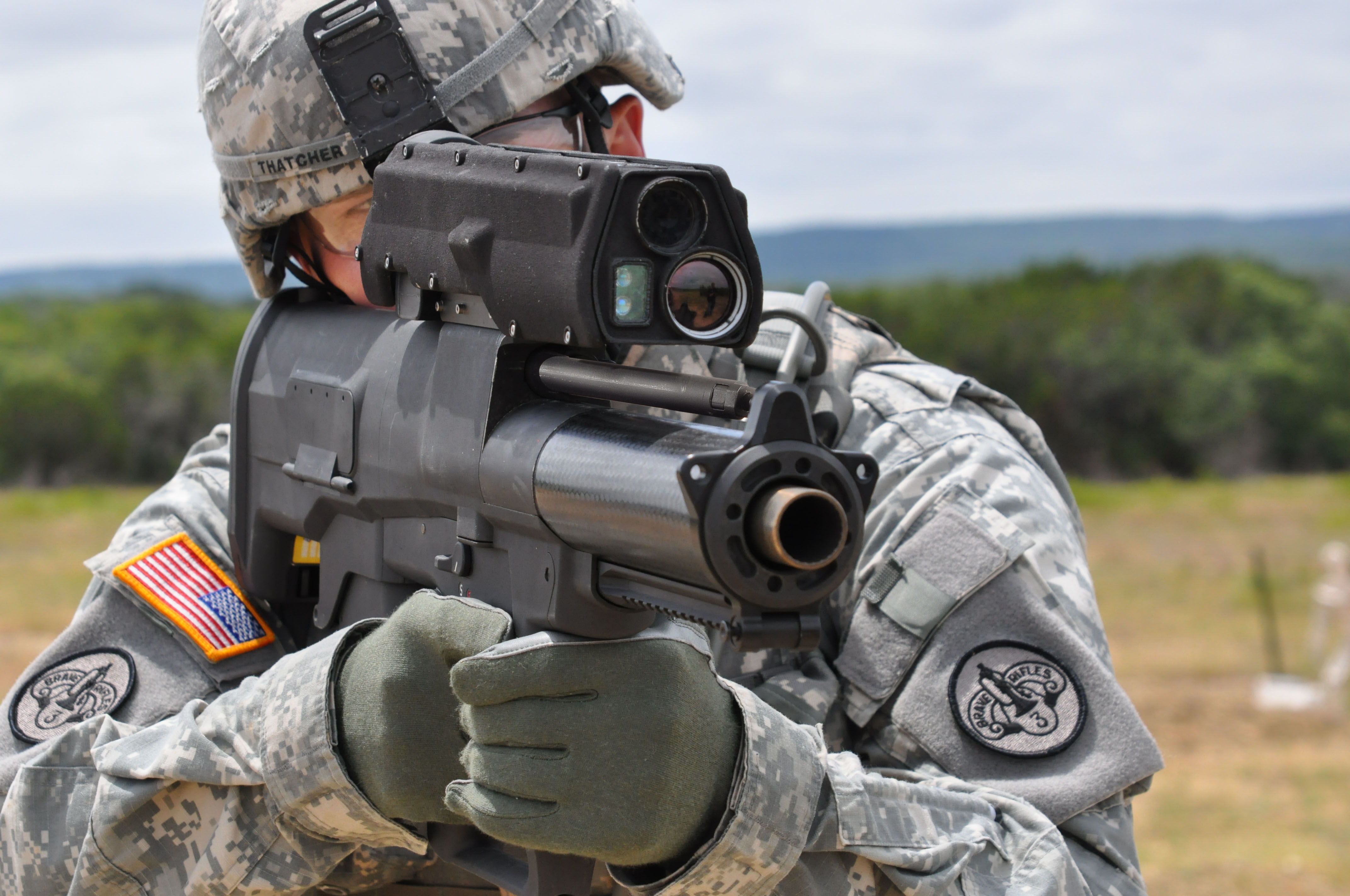Flickr_-_The_U.S._Army_-_Testing_the_new_XM-25_weapon_system