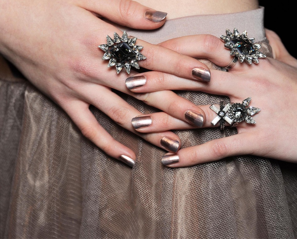 metallic nails (5)