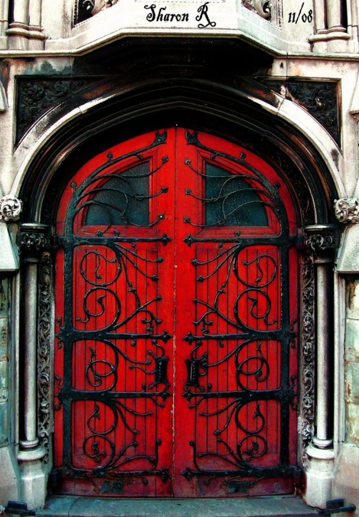 Painting doors in red (1)