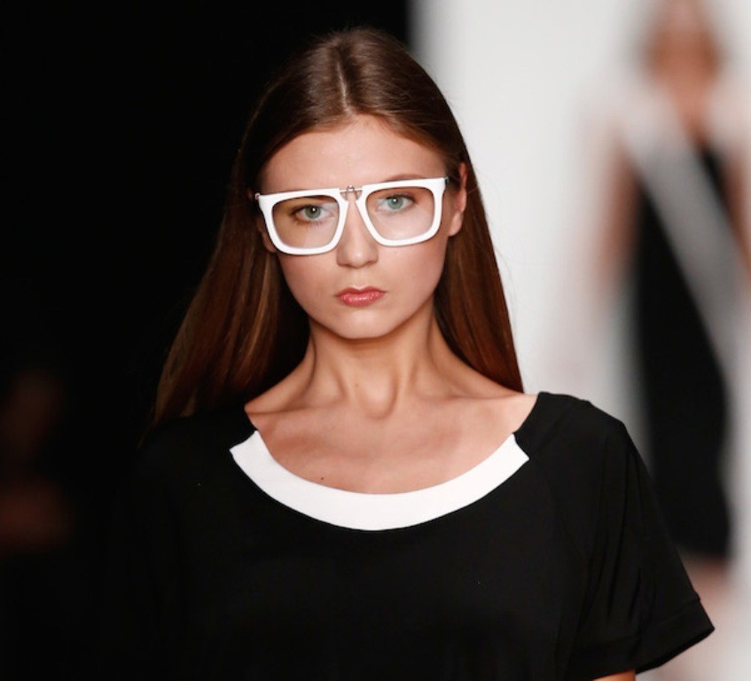 Какие очки в тренде 2024. Очки для зрения модные. Очки для зрения женские модные. Оправа для очков женская модная. Белые очки для зошарания.