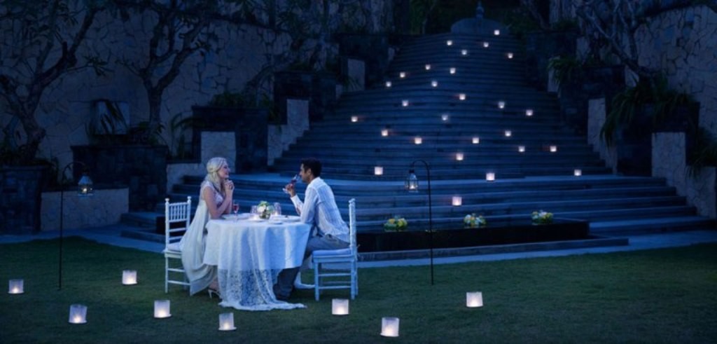 Go for a candle light dinner at a romantic place