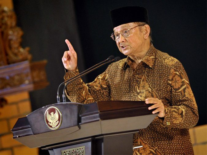 Dr. Ing. Bacharuddin Jusuf Habibie Smart World's President With Highest IQ Scores