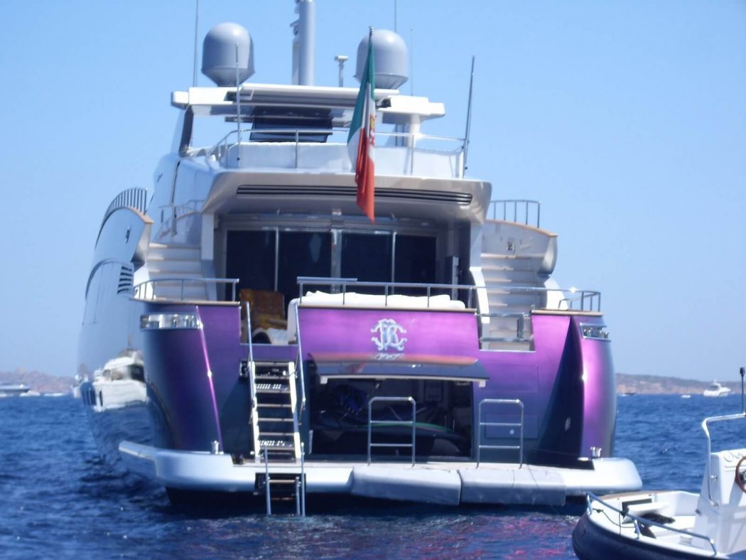 6-roberto-cavally-yachts-nicest-celbrity-yachts-image-source-marcosantucci-wordpress-com_
