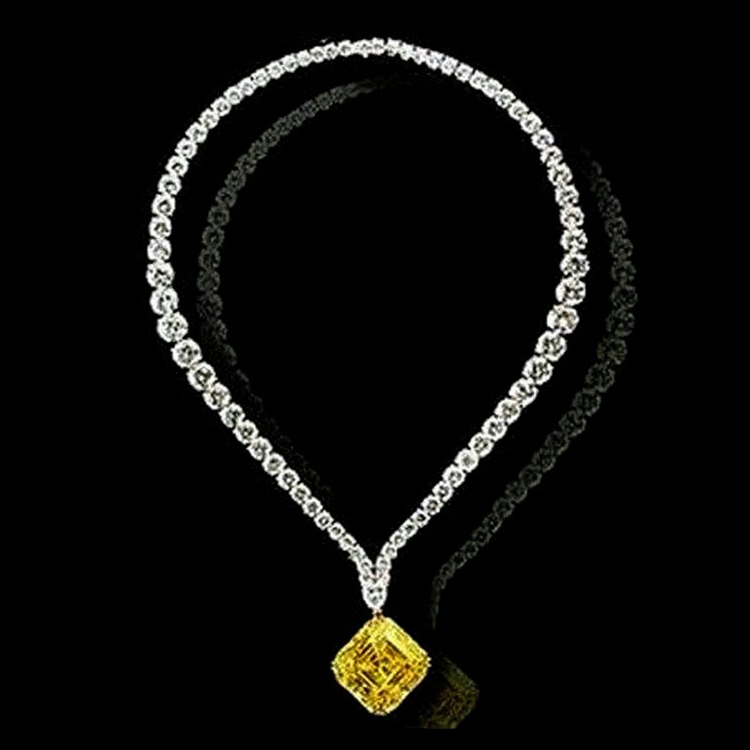 levievs-vivid-yellow-diamond-pendant1
