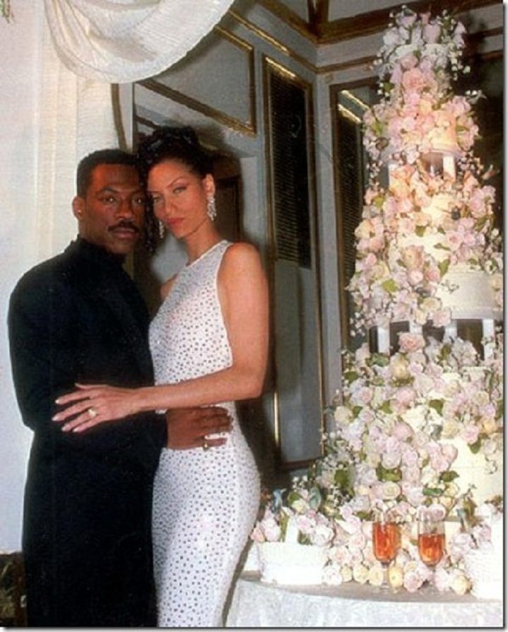 eddie-murphy-and-nicole-mitchells-floral-wedding-cake2