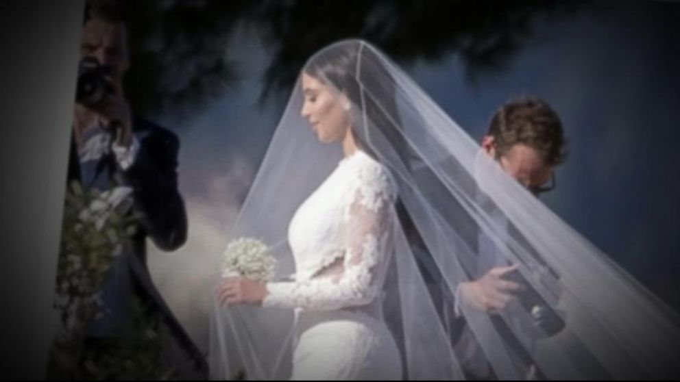 kanye-west-and-kim-kardashians-7-ft-tall-wedding-cake