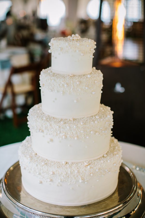 michael-jordan-and-yvette-prieto-bejeweleds-wedding-cake2