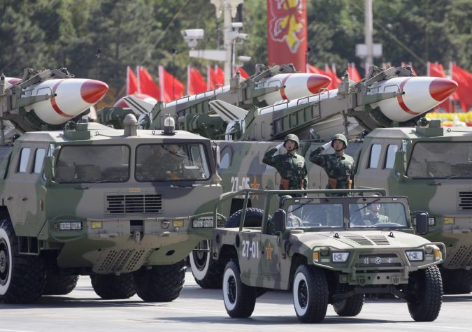 Missiles are displayed in a parade to celebrate the 60th anniversary of the founding of the People's Republic of China, in Beijing October 1, 2009. REUTERS/Jason Lee (CHINA ANNIVERSARY MILITARY POLITICS) - RTXP5GS