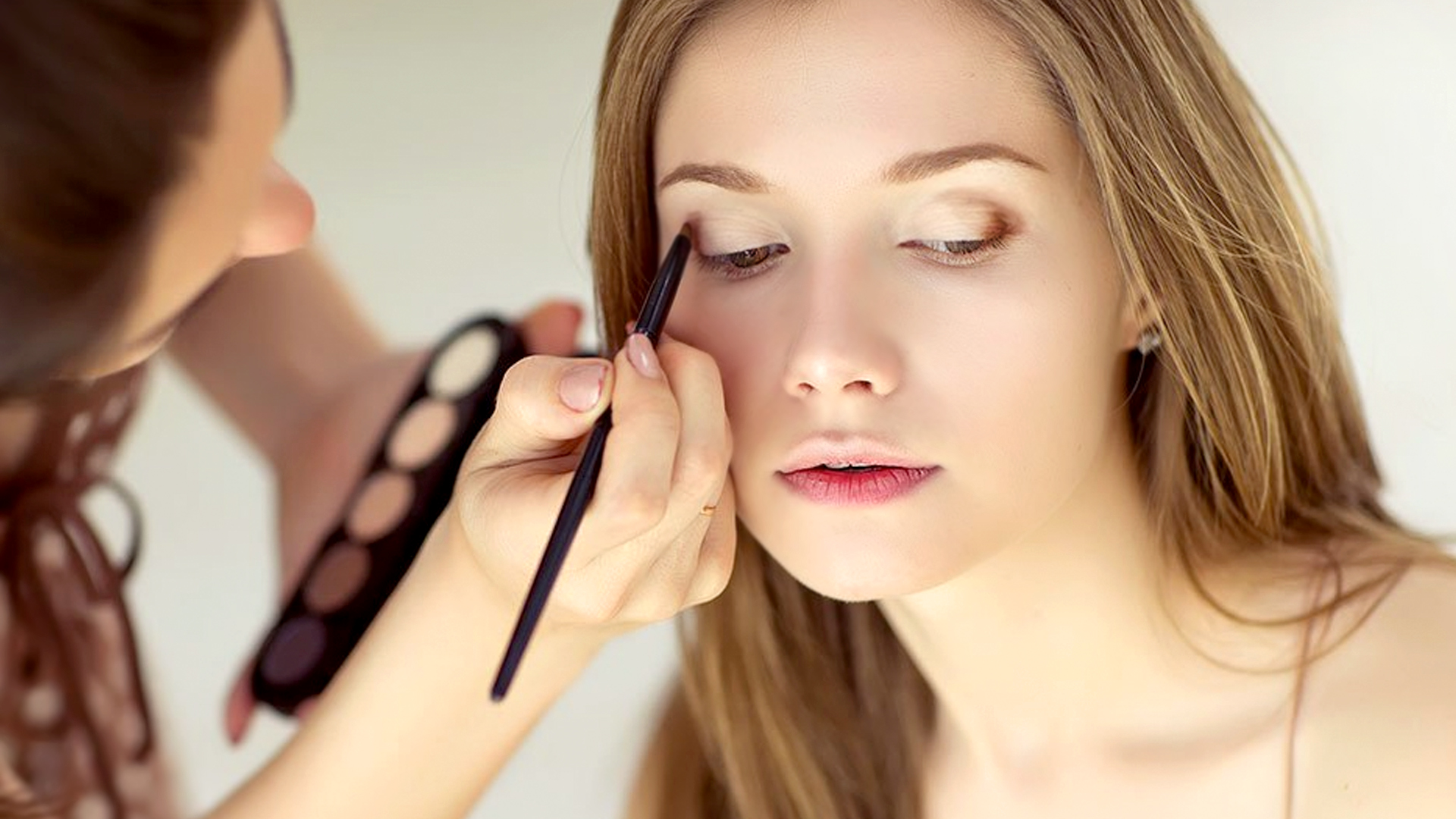 how to become a celebrity make up artist